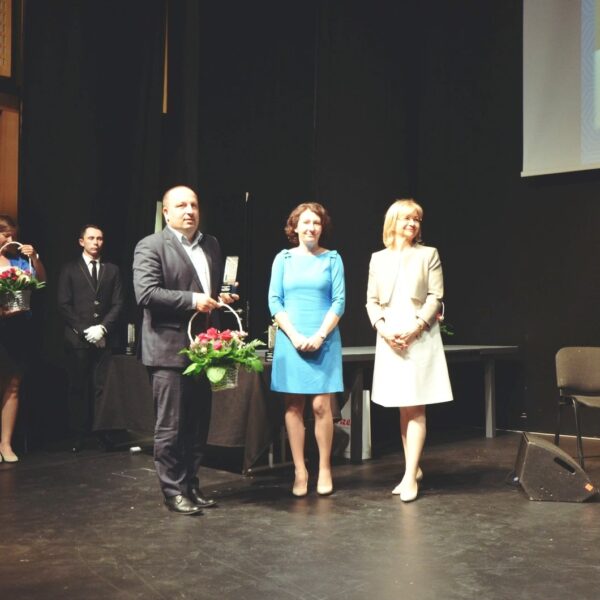 60758697 2390376021013072 7351562548375715840 o